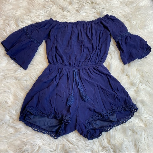 Bell Sleeve Off The Shoulder Romper size small - Picture 4 of 7